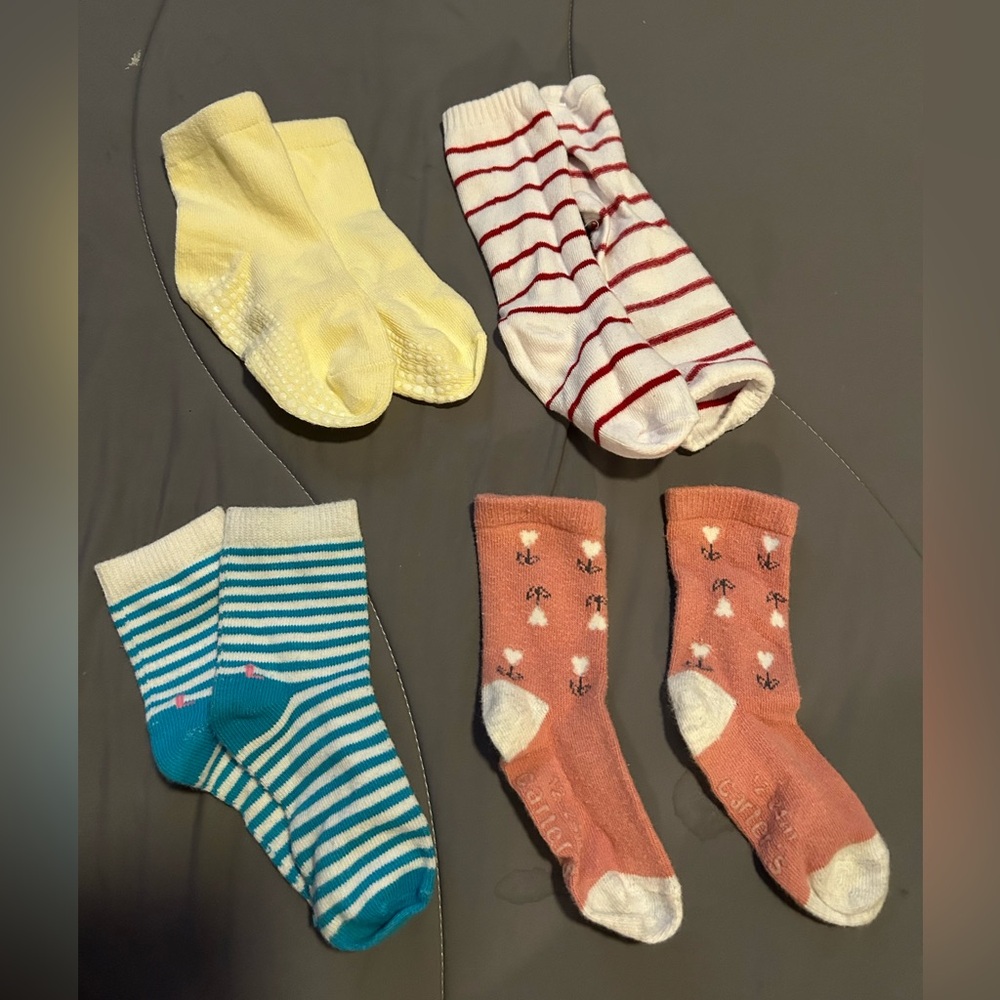LITTLE GIRLS SOCKS - 4 PAIRS